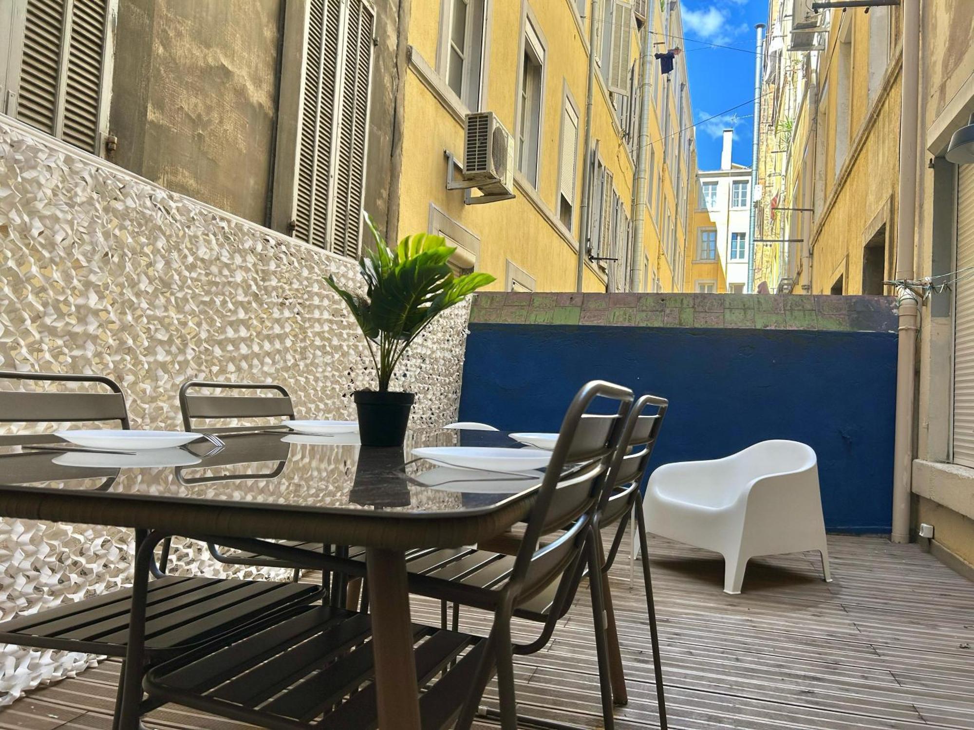 Chez Marie Et Romain- Appartement De Charme Au Coeur De La Joliette Proche Panier Centre Ville Marseille Bagian luar foto